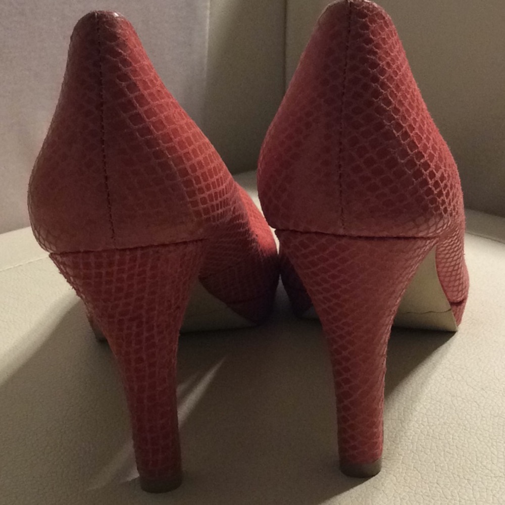 Top Moda Platform Pumps - Picture 6 of 7